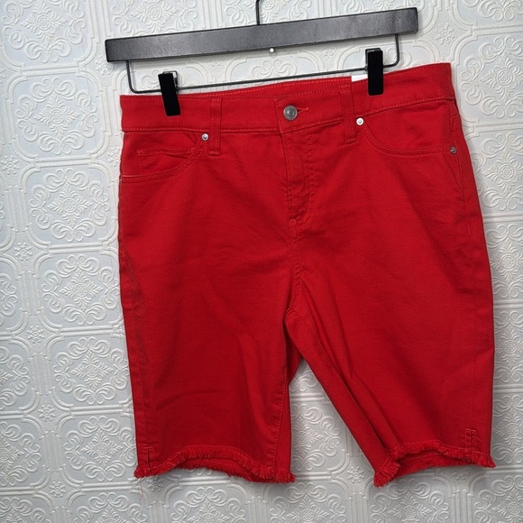 CHICO’S | Girlfriend 7" Fray Hem Denim Shorts, in MADEIRA RED, Size 4, NWT - Picture 8 of 9